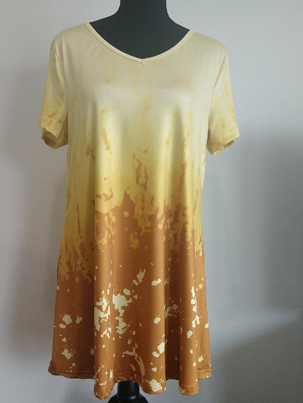 Short-Sleeve Ombre V-Neck Tunic Dress in Yellow and Brown